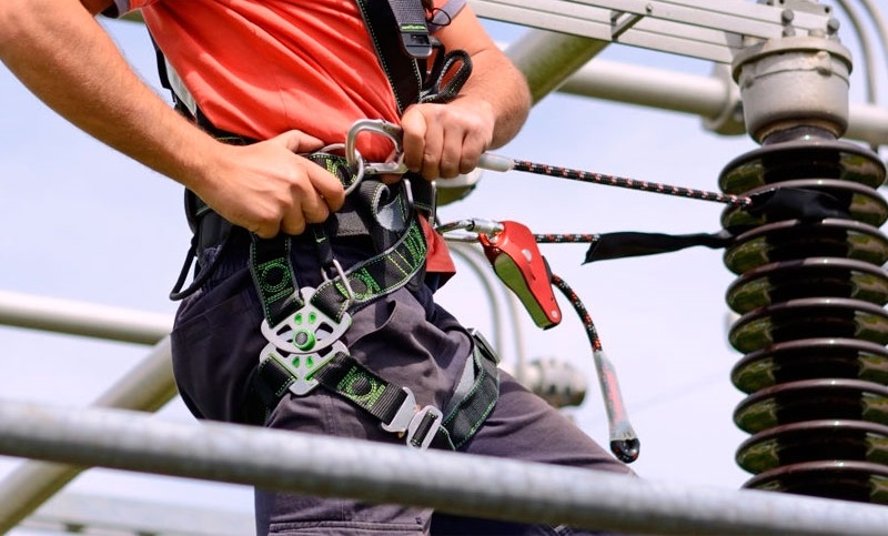 Trabajador alta tensión
